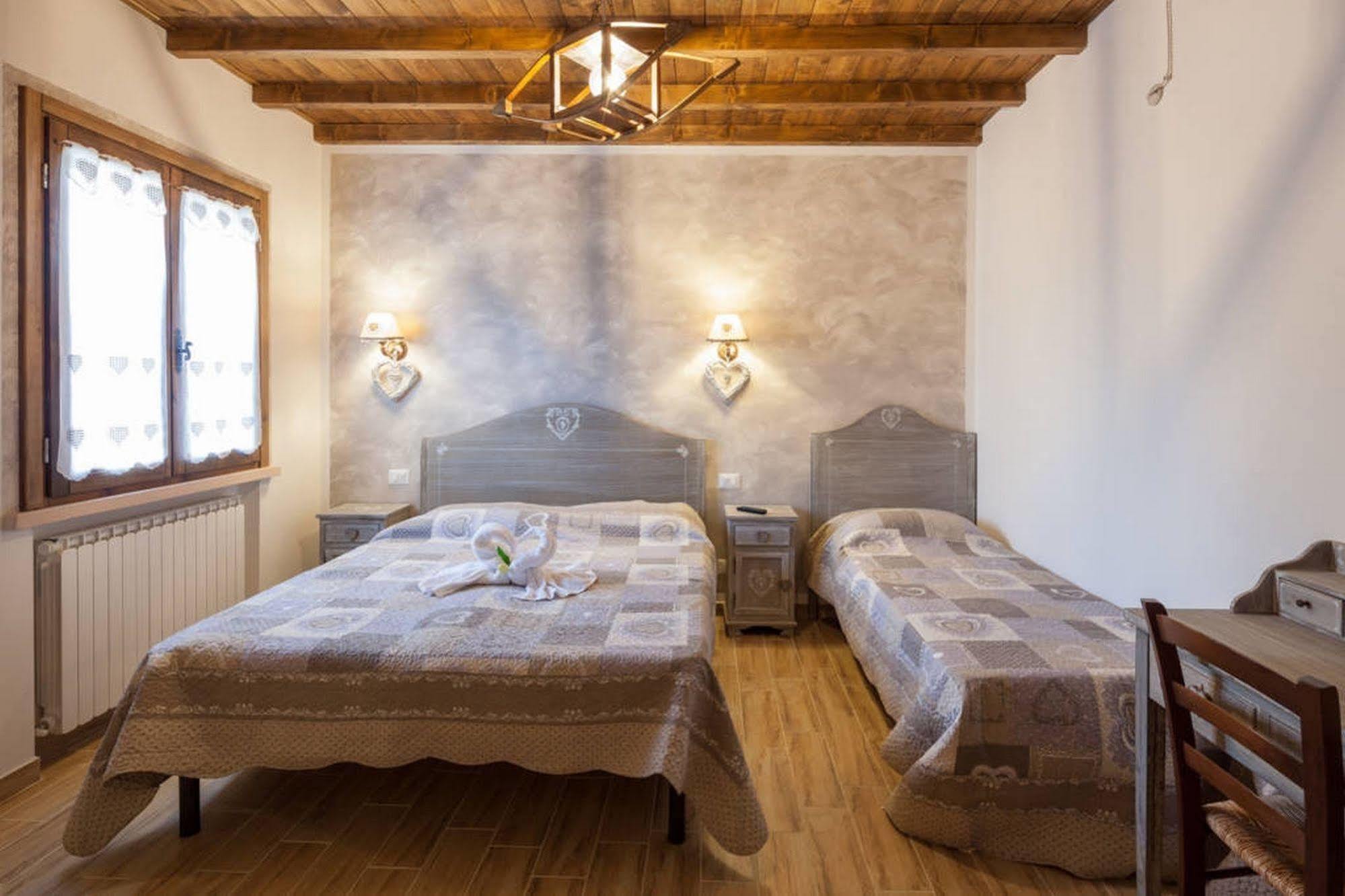 La Casa Delle Rondini Bed & Breakfast Roncoferraro Ngoại thất bức ảnh