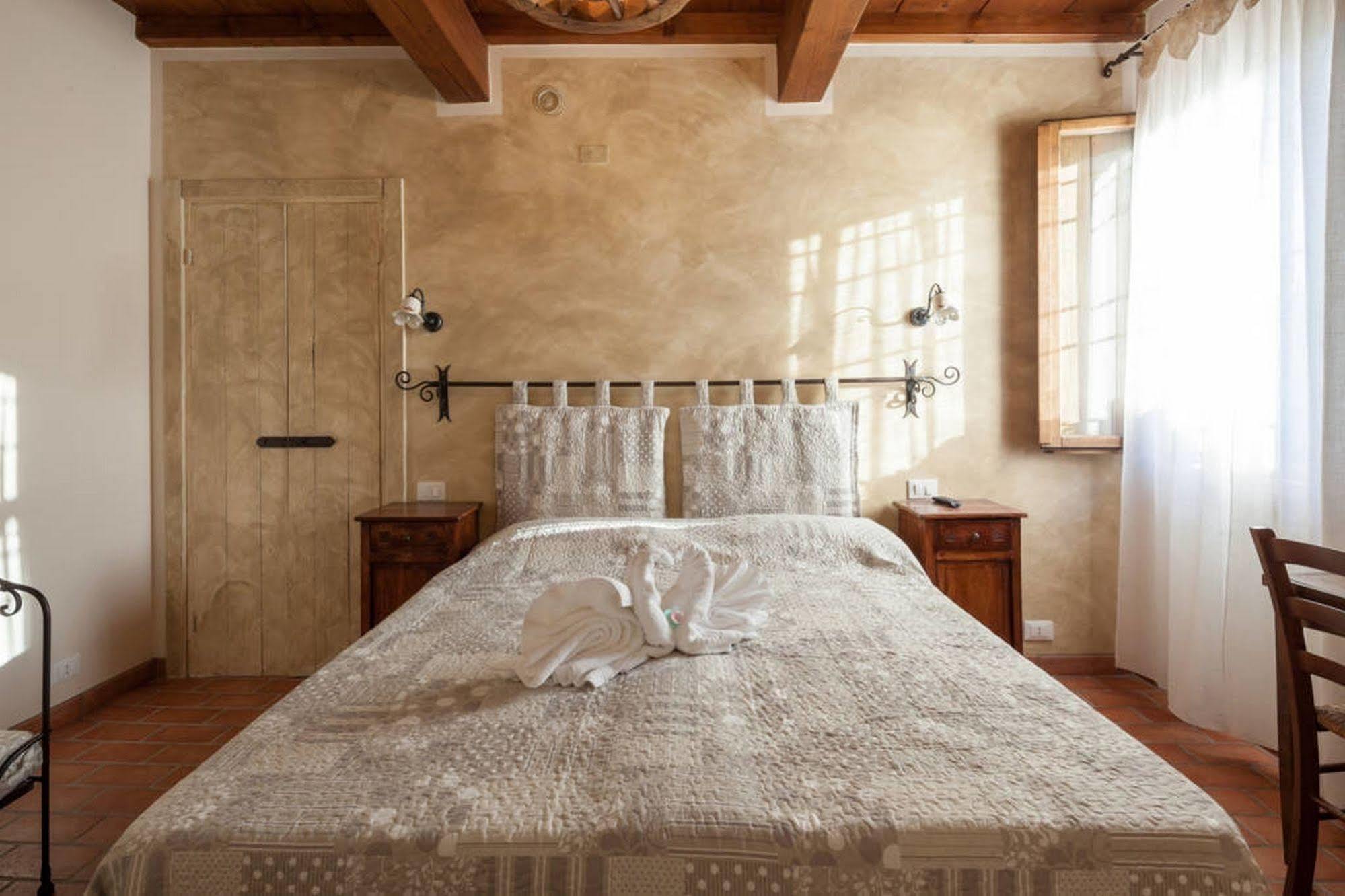 La Casa Delle Rondini Bed & Breakfast Roncoferraro Ngoại thất bức ảnh