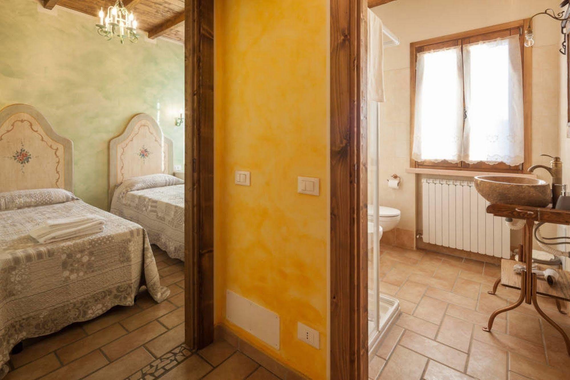 La Casa Delle Rondini Bed & Breakfast Roncoferraro Ngoại thất bức ảnh