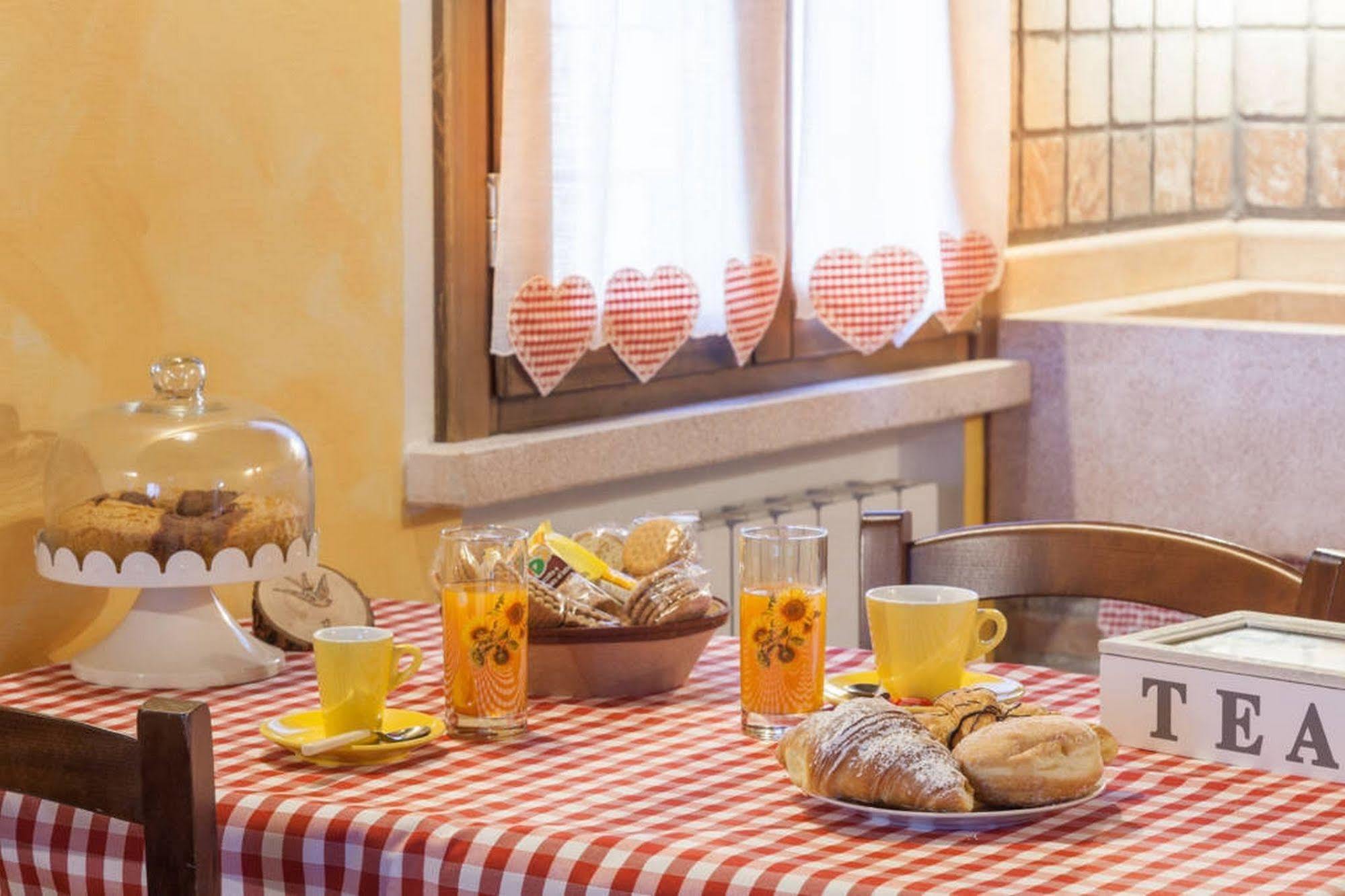 La Casa Delle Rondini Bed & Breakfast Roncoferraro Ngoại thất bức ảnh