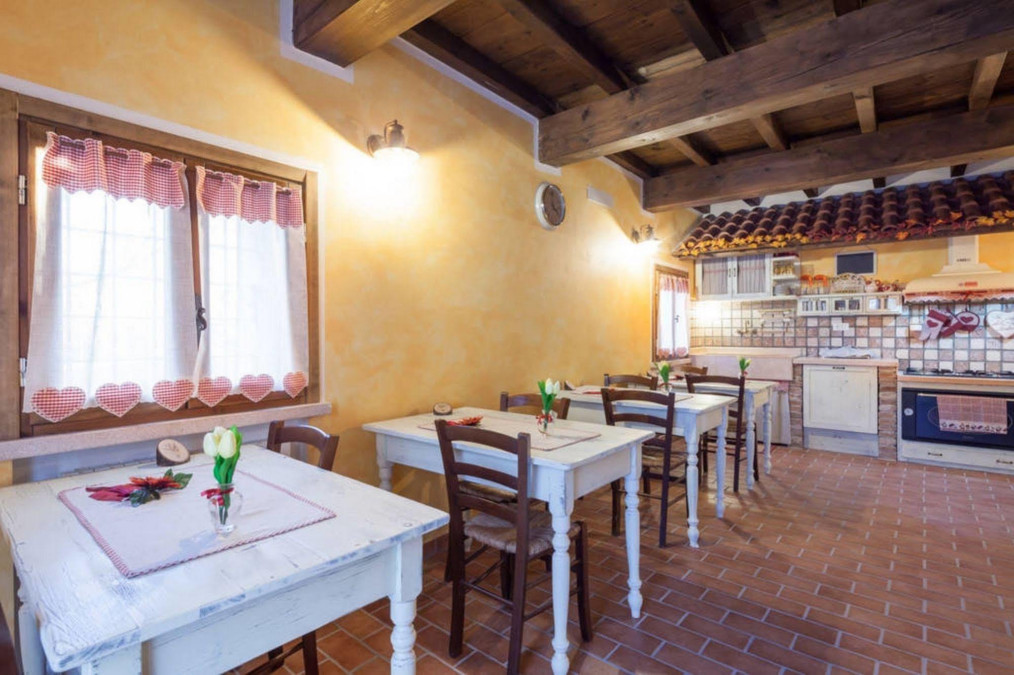 La Casa Delle Rondini Bed & Breakfast Roncoferraro Ngoại thất bức ảnh