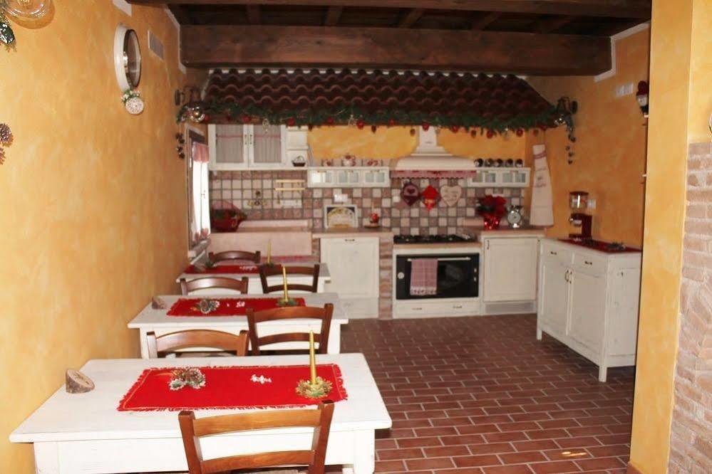 La Casa Delle Rondini Bed & Breakfast Roncoferraro Ngoại thất bức ảnh